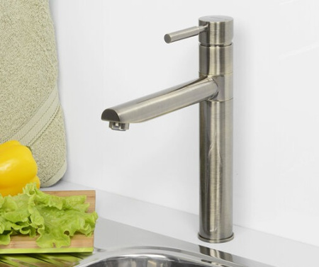 Смеситель Wasserkraft А8137 для кухни с поворотным изливом, светлая бронза
